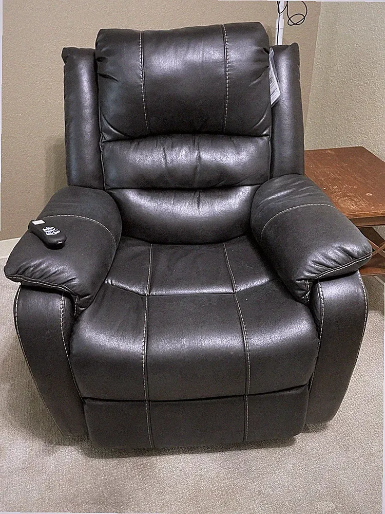 LIFT CHAIR RECLINER, HAND REMOTE POWER, BARELY USED. PU LEATHER, PLUSH